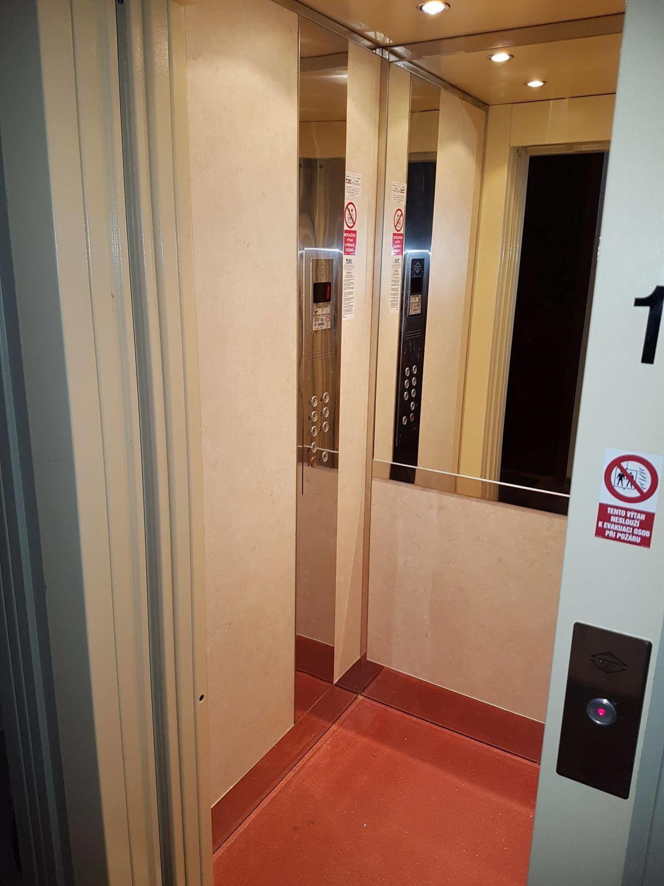 Villa Sofia Apartments Κάρλοβι Βάρι Εξωτερικό φωτογραφία